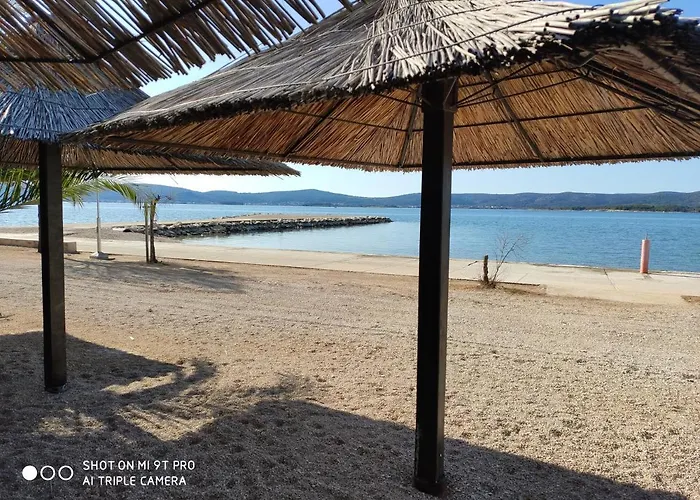 Relax - 80 M From The Appartement Sveti Filip i Jakov